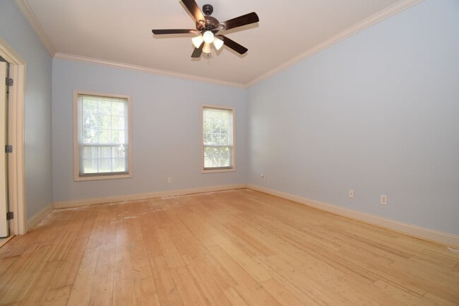 Building Photo - Spacious 3 Bedroom, 2 Bath Home