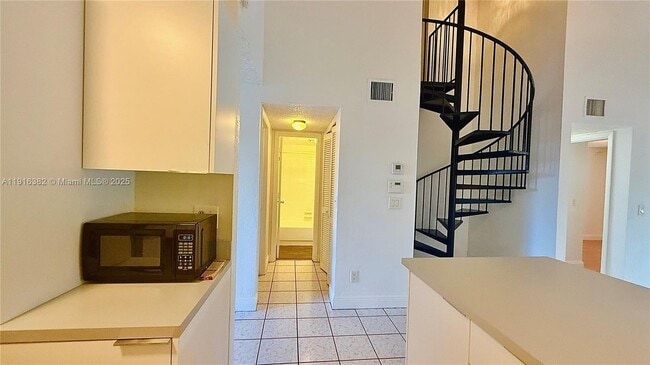 Building Photo - 6969 SW 36th Dr