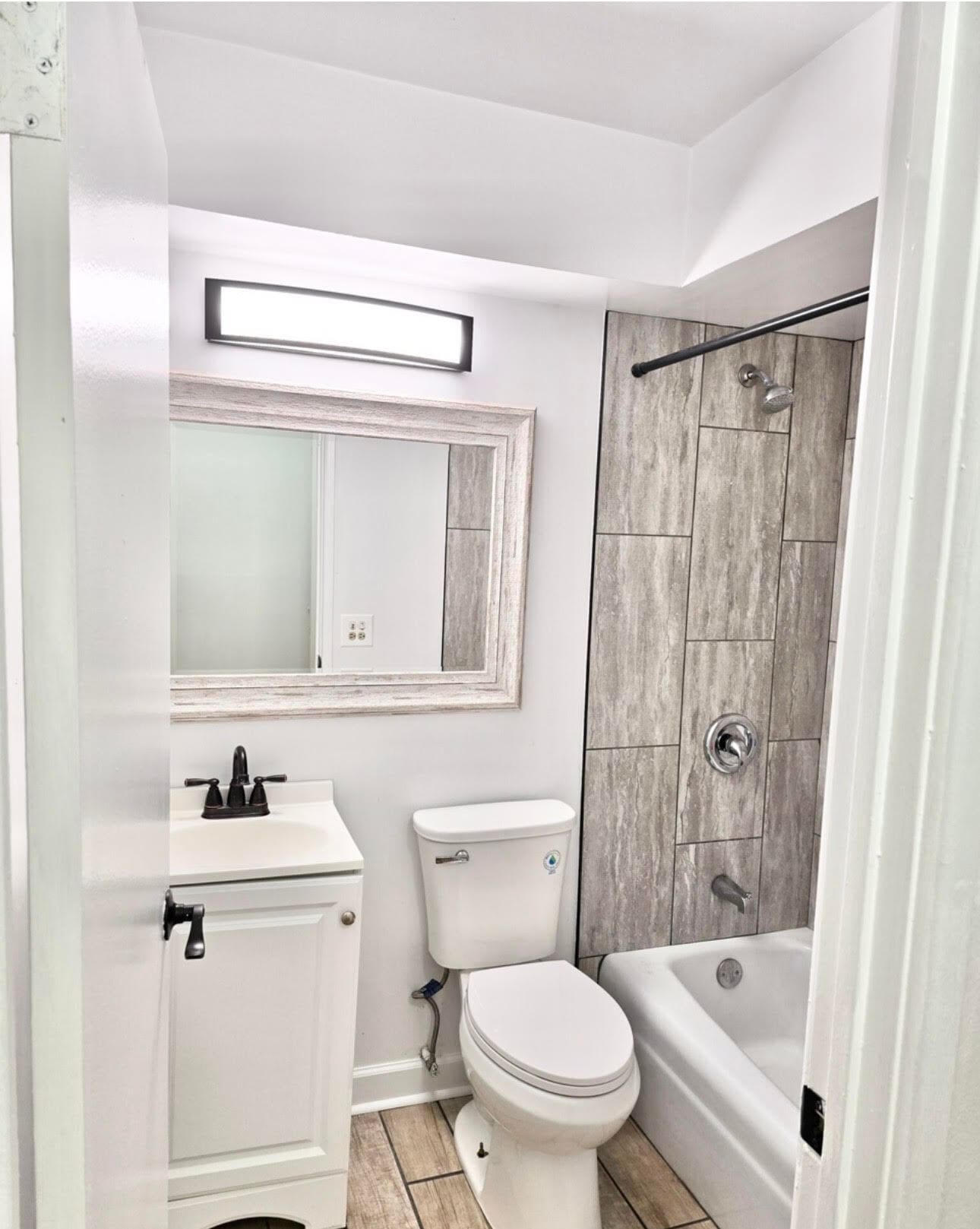 Building Photo - 1515 W Morse Ave