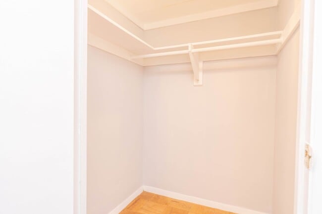 Building Photo - 1 Bed 1 Bath Condo in Barcroft Hills