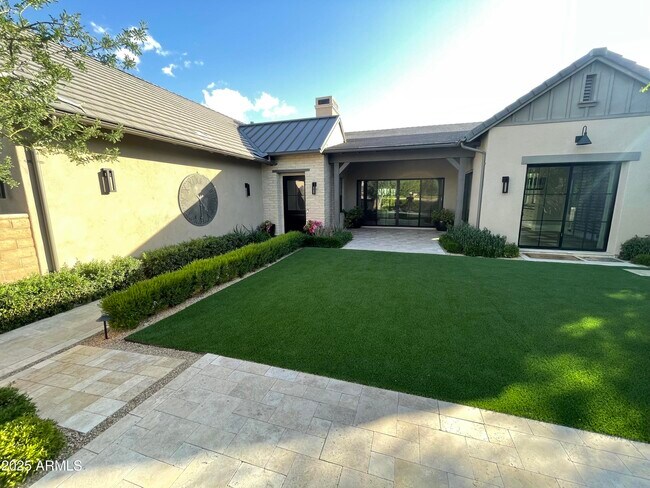 Building Photo - 10203 E Camelot Ct