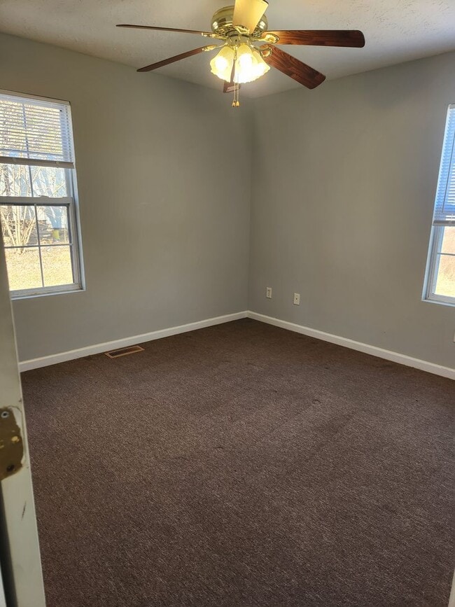 Building Photo - 3 Bedroom 1 Bath Home