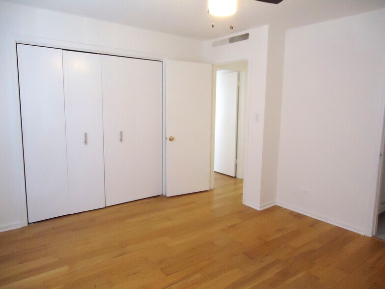 Building Photo - 2818 Dundee Rd