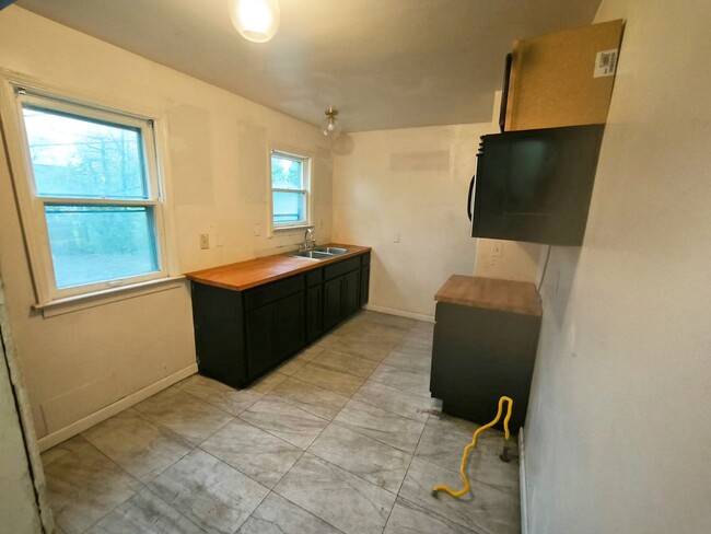 Building Photo - Convenient Showings — No Appointment Needed!