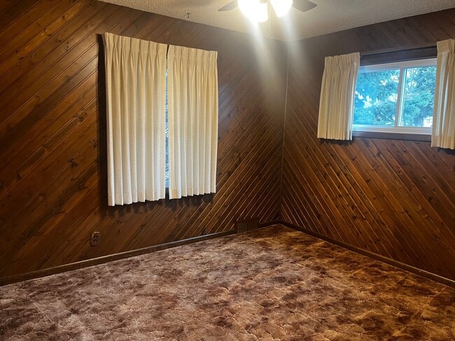 Building Photo - Rare FOUR Bedroom Single Family Home for Rent