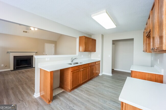 Building Photo - 5760 Sable Glen Rd