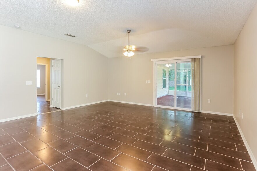 Building Photo - 536 Chancellor Dr E