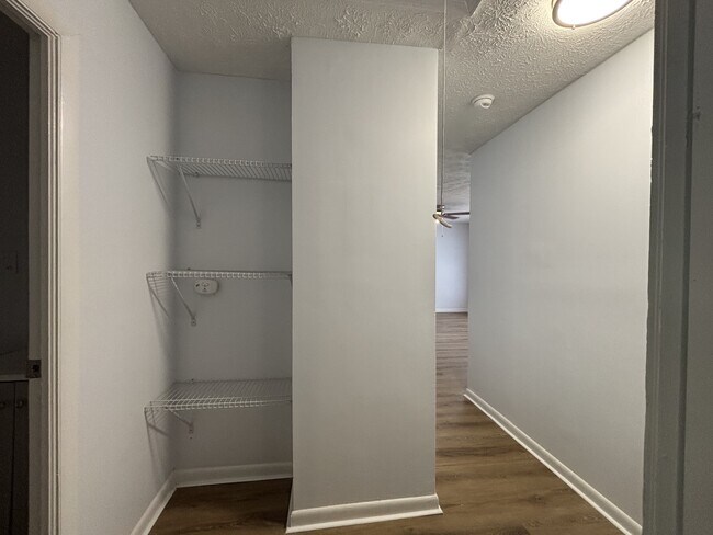 Building Photo - 345 Washington Dr