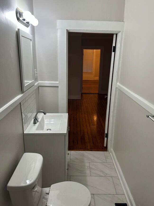 Building Photo - 313 Capital Ave