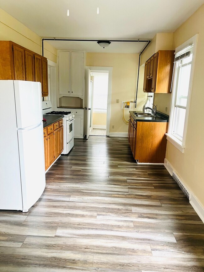 Building Photo - 6 National St