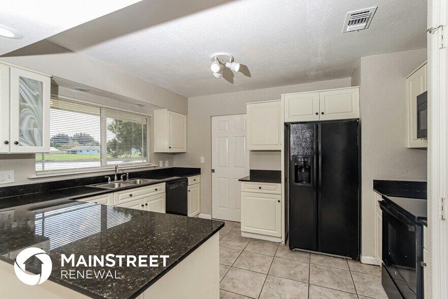 Building Photo - 1206 Cricket Dr NE