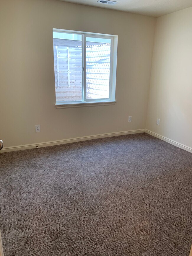 Building Photo - 123 W 7500 S