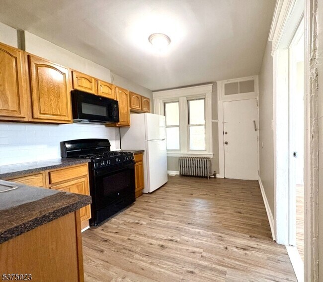 Building Photo - 96 Quitman St