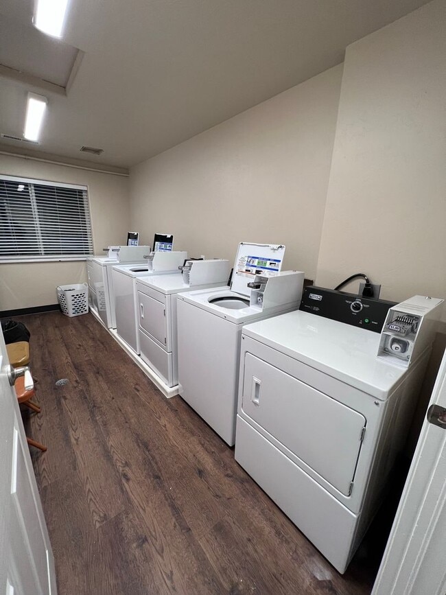 Building Photo - N201 One Bedroom Apartment UTILITIES INCLUDED - Gemstone Properties