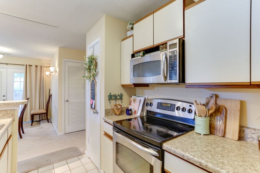 Building Photo - 422 Lees Mill Dr