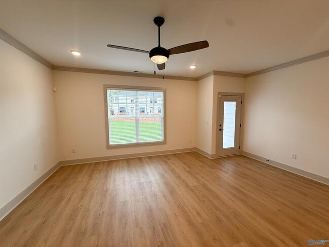 Building Photo - 18 Whispering Oak Dr SW
