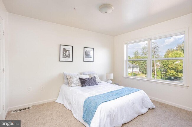 Building Photo - 5235 Crowson Ave