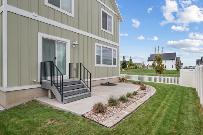 Building Photo - 554 S Church Dr