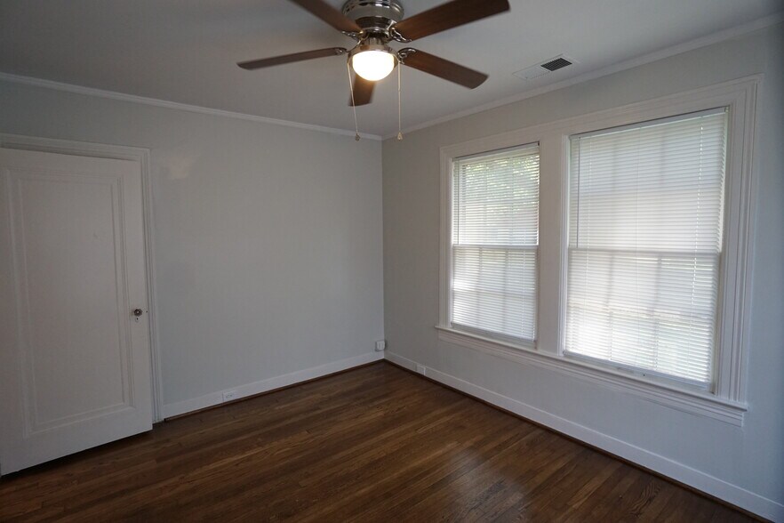 Building Photo - 7223 1st Ave S