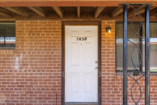 Building Photo - 1638 N Beverly Ave