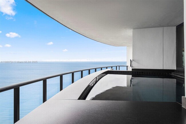 Building Photo - 18555 Collins Ave