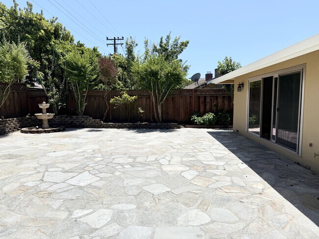 Building Photo - 1261 San Fernando Dr