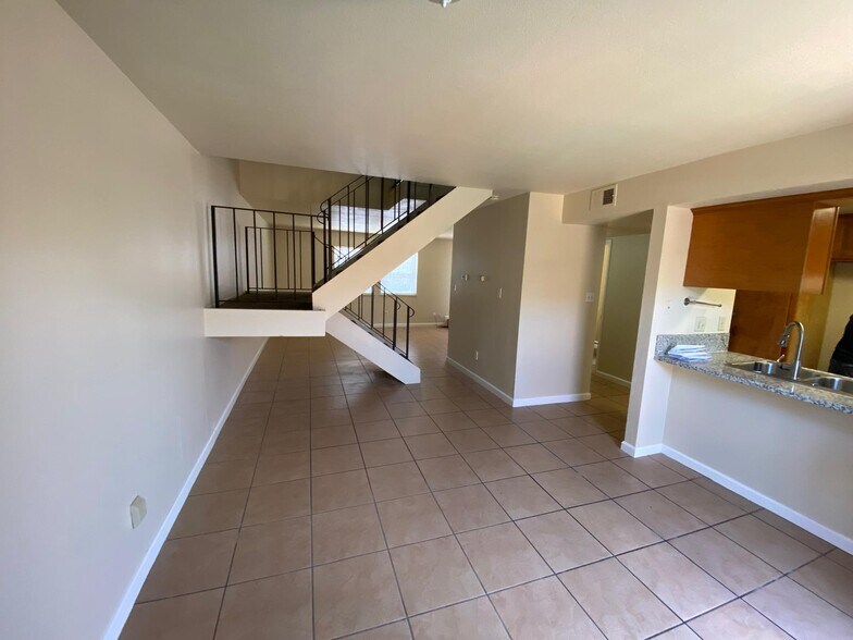 Building Photo - 4223 Weymouth Ln