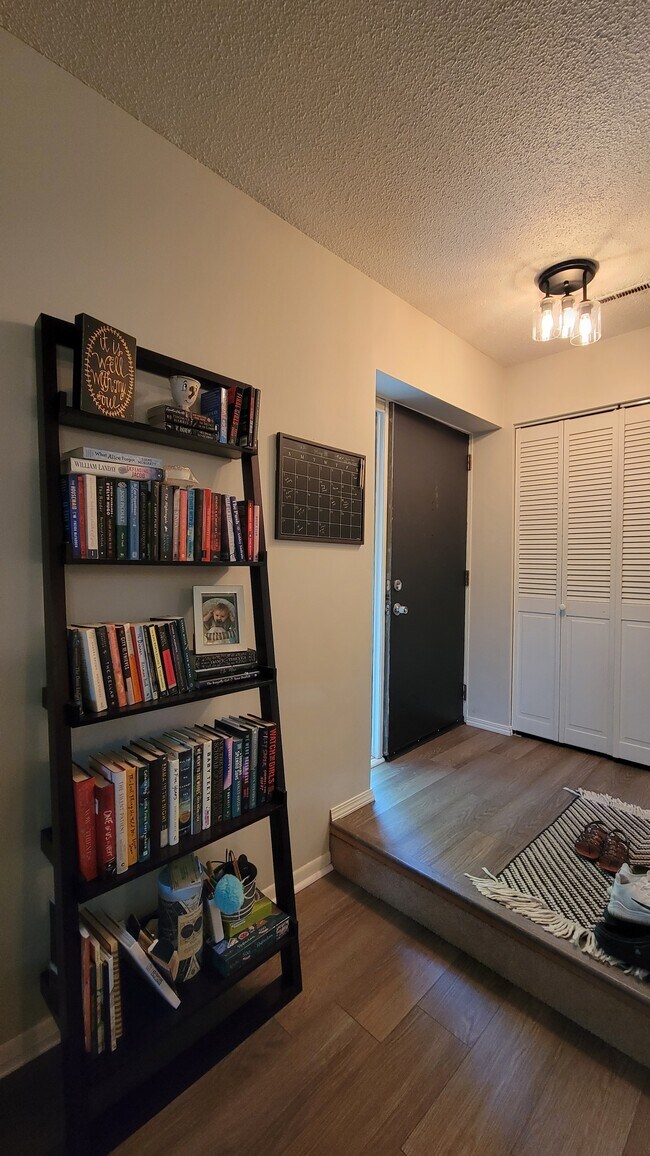 Building Photo - 1859 Yuma Ln N