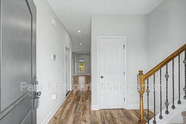 Building Photo - 203 Alyssa Ave