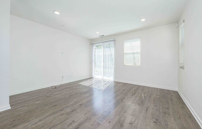 Building Photo - Modern, Move-In Ready Home with Attached 2-Car Garage