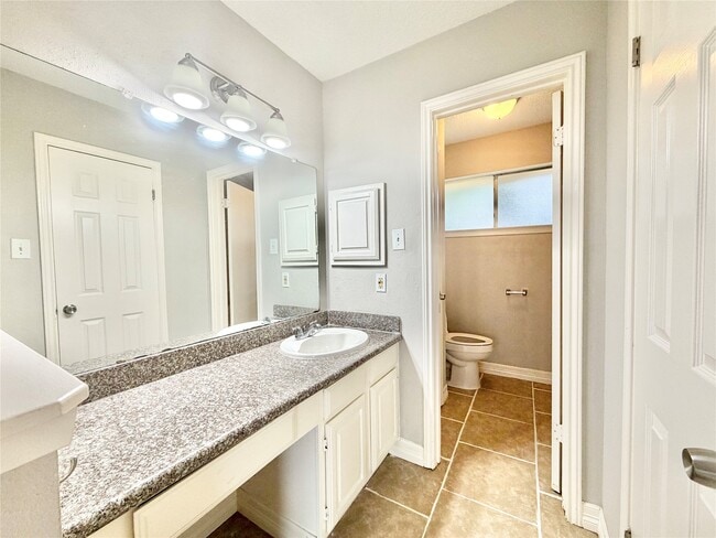 Building Photo - 3410 Woodstream Pl