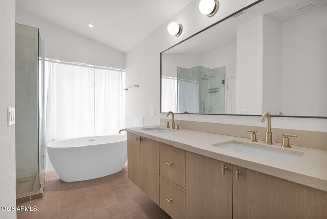 Building Photo - 3941 E Monona Dr