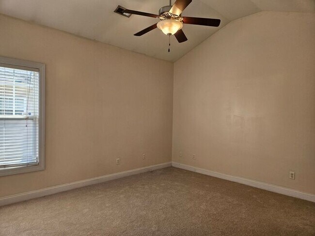 Building Photo - Charming Bungalow at Historic Seminary Ridge