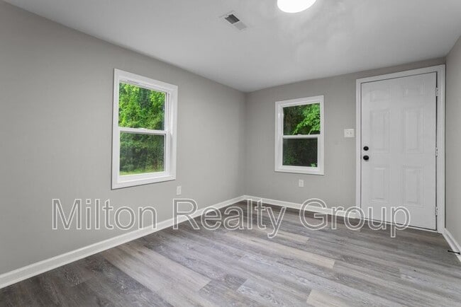 Building Photo - 602 Ross Rd