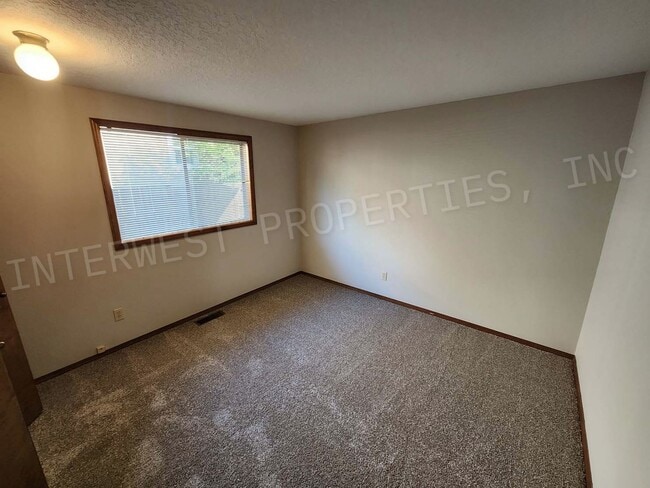 Building Photo - 3 bd 2ba Ranch Style Home with Deck, Fence...
