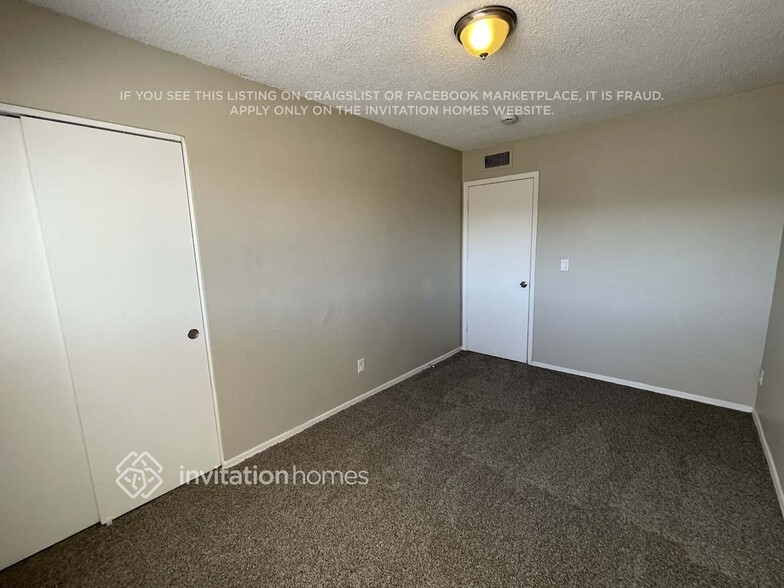 Building Photo - 3416 W Poinsettia Dr