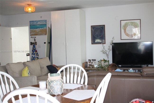 Building Photo - 1701 Sunset Harbour Dr