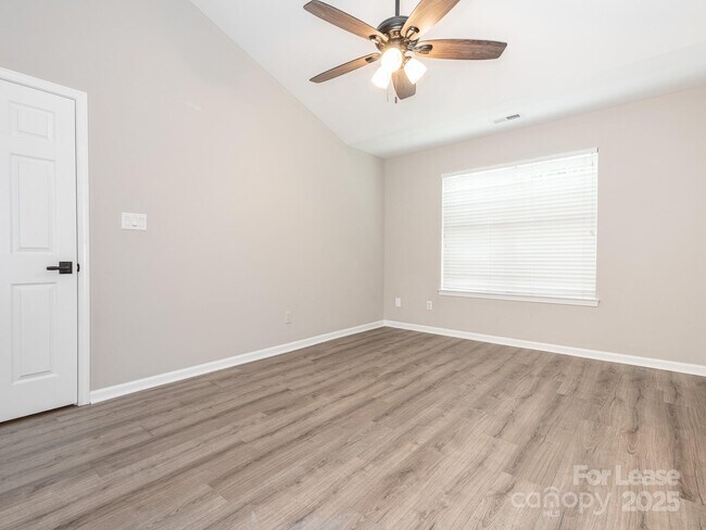 Building Photo - 6211 Rosebriar Ln