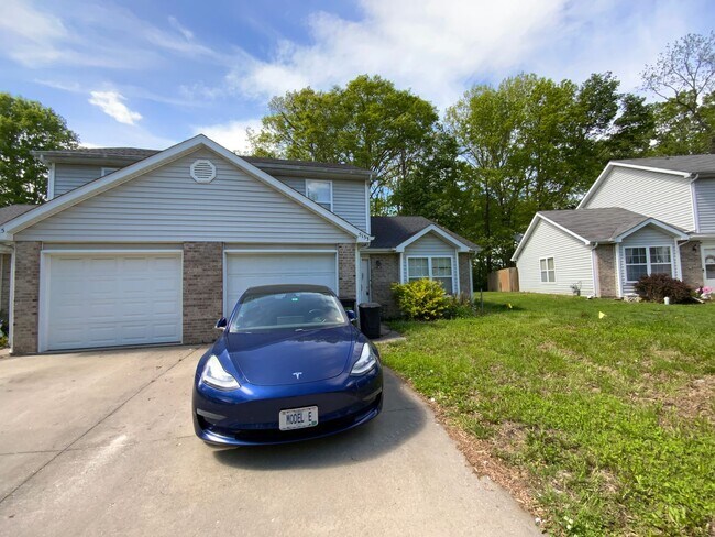Primary Photo - 3 Bedroom/2 Bathroom duplex