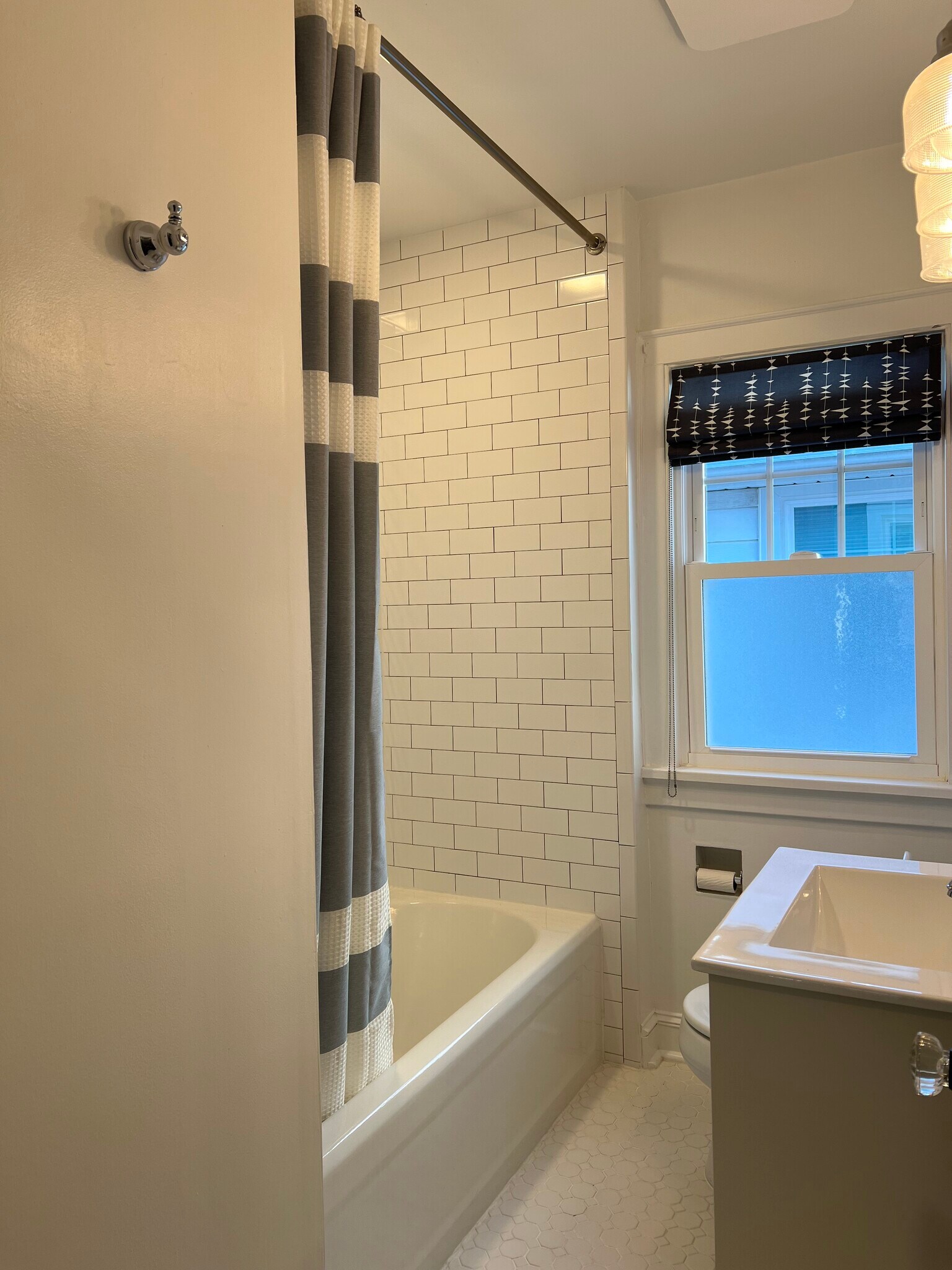 Tilled and full height shower/tub combo - 4479 N Woodburn St
