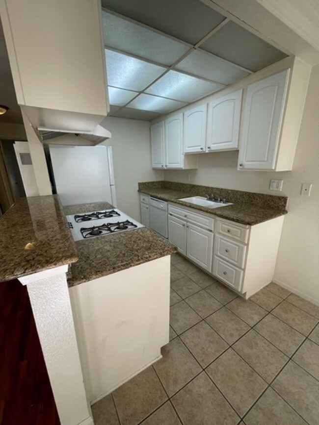 Building Photo - Nice 2 Bed 2 Bath Condo for lease with Par...