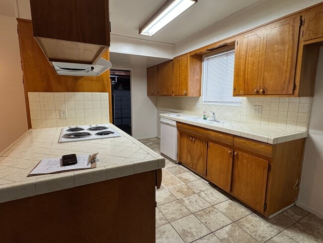 Building Photo - Three Bed, Two Bath Home In North Stockton