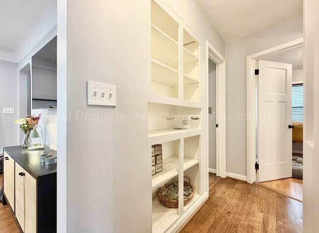 Building Photo - Bright and Renovated Near Downtown Royal Oak