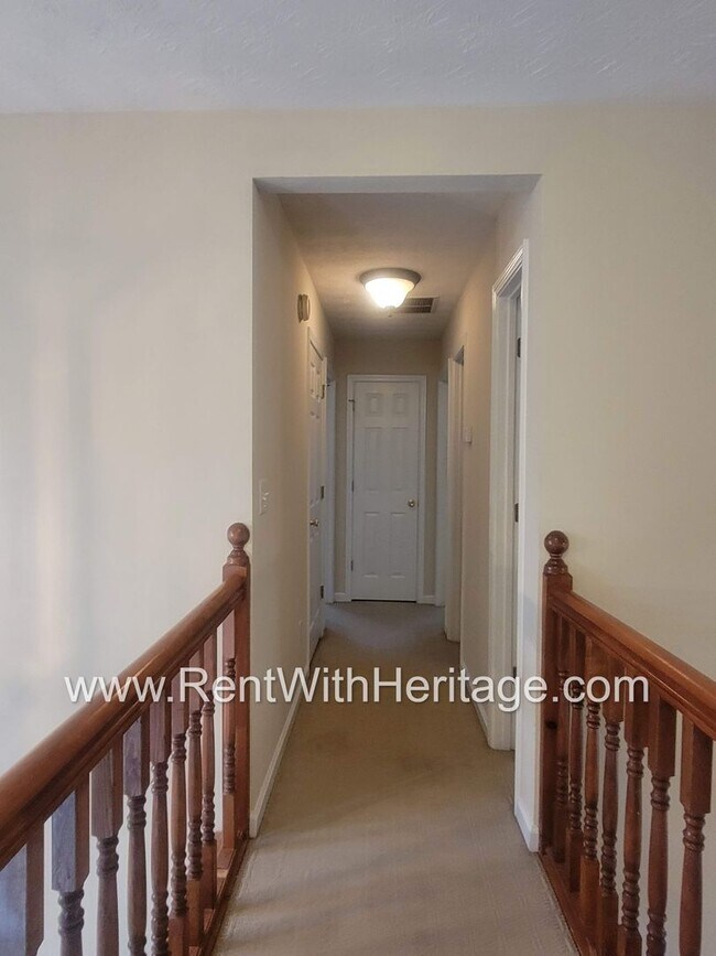 Building Photo - WOW!!...GORGEOUS HOME/HARDWOOD FLOORS/ UPGRADES GALLORE / SWIM - TENNIS