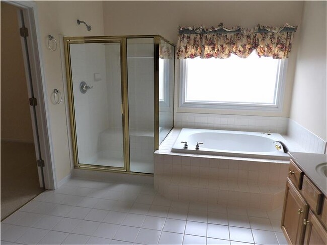 Building Photo - 10201 Hartwood Ct