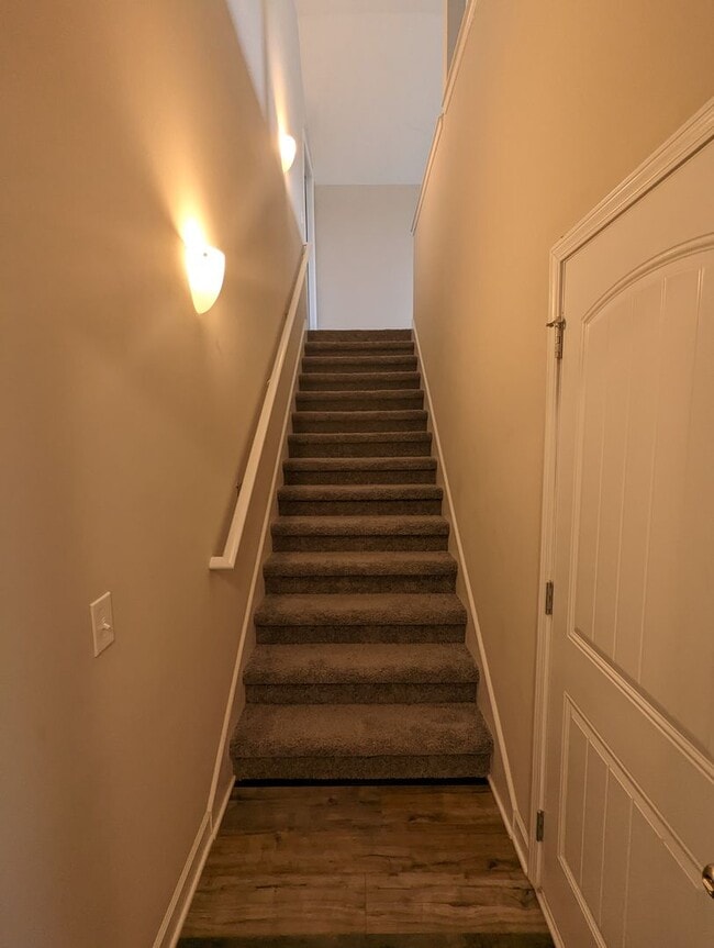 Building Photo - 3B/2BA With 2 car garage, Large Bonus Room...