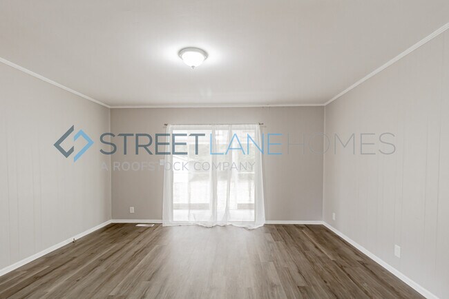 Building Photo - REDUCED!