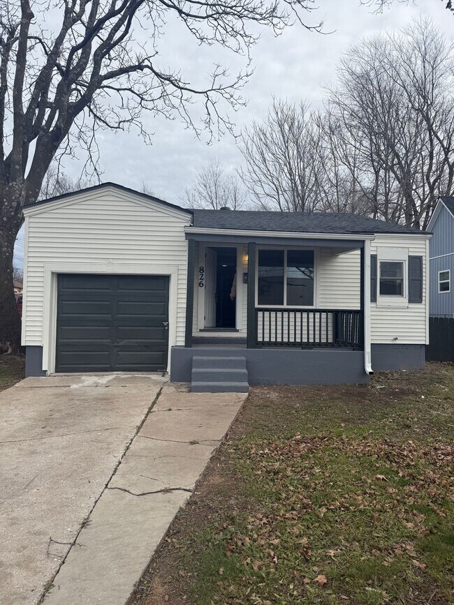 Building Photo - 3 bedroom/1 bath house