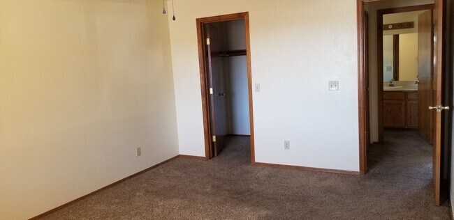 Building Photo - 3181 Sombrero Dr