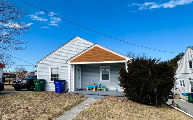 Building Photo - Cozy House in Christiansburg